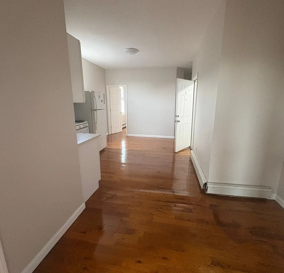 3 bed, 1000 sqft, $1,800 — Photo 2