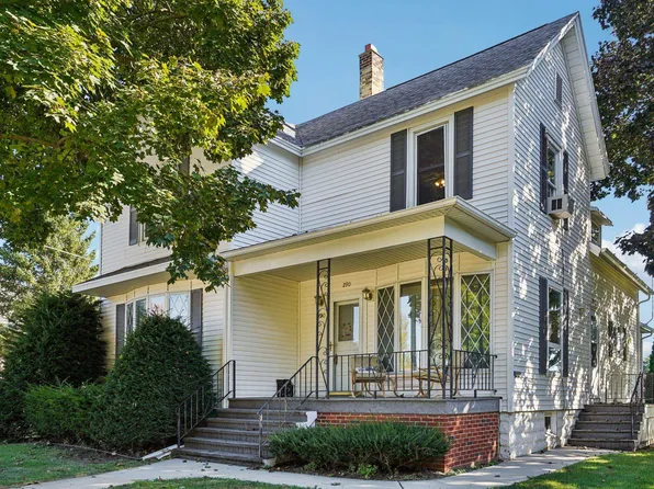 290 Williams St, Randolph, WI 53956