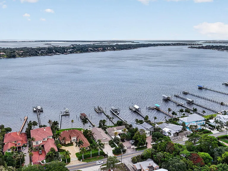 1887 SE Ocean Cove Way — Photo 47