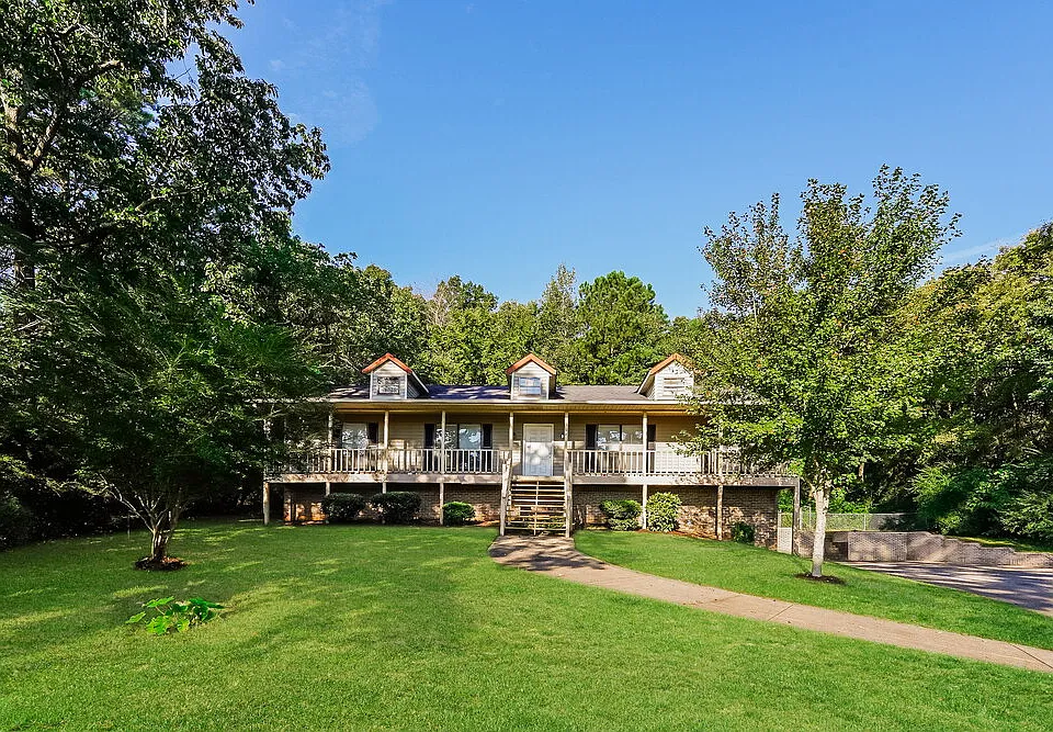 704 Cherry Ln