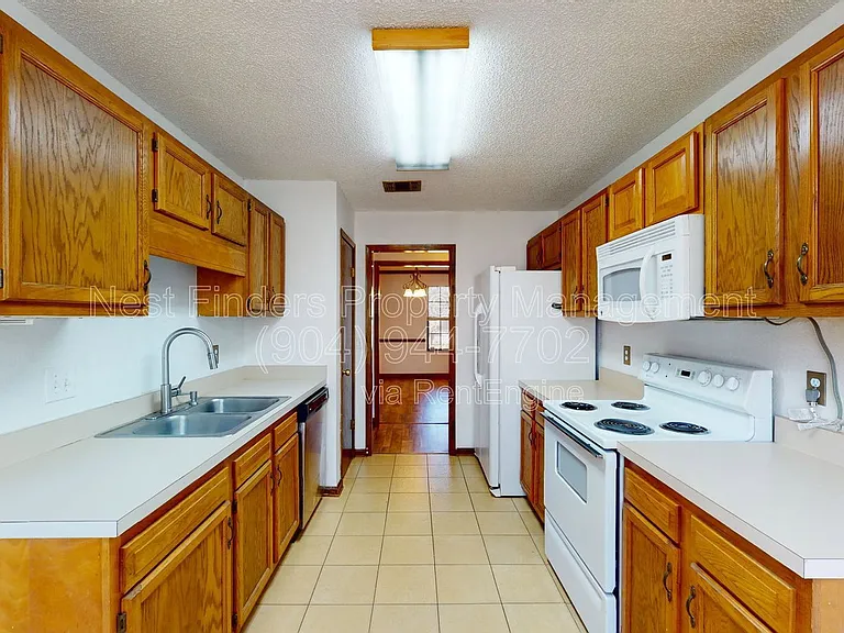 1607 Beverly Bay Ct — Photo 10
