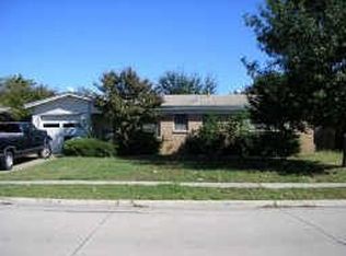 832 Jerry Ln, Bedford, TX 76022