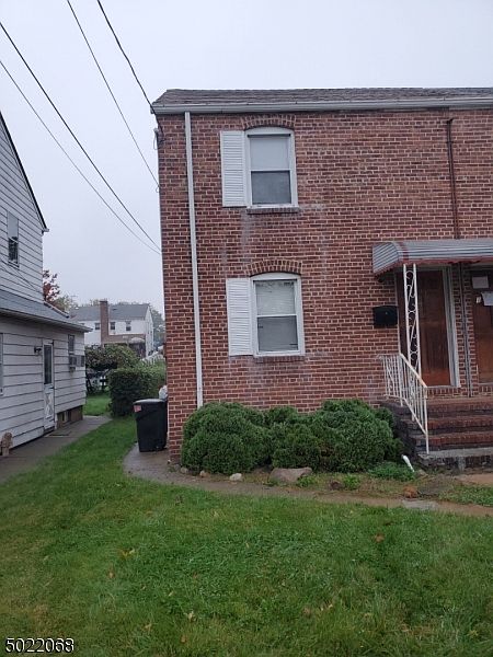 1st image of 1047 Applegate Ave