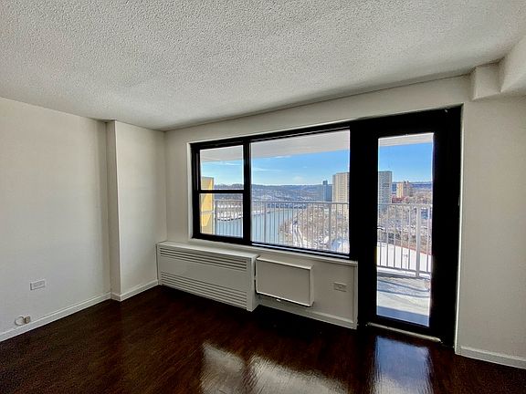 3rd image of 150 W 225th St APT 19B