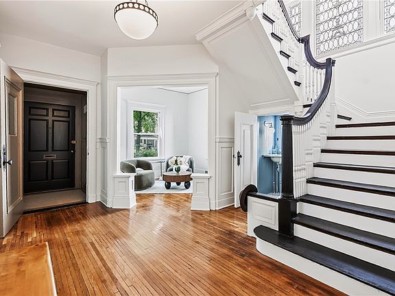 5th image of 70 Dartmouth St