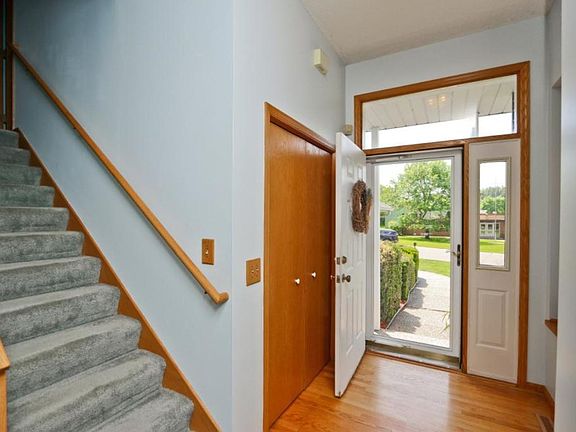 2nd image of 2299 Boxwood Ave E
