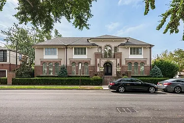 606 Hampton Avenue in Manhattan Beach