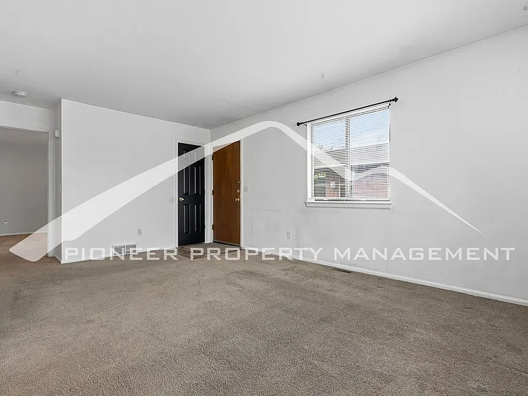 2902 W Short Pl — Photo 5