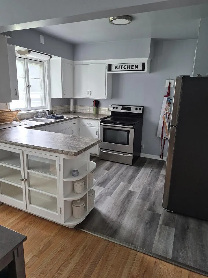2 bed, 1.0 bath, 1100 sqft, $1,800 — Photo 3