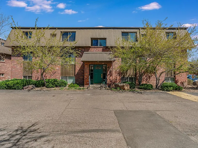 Woodridge Apartments — Photo 59