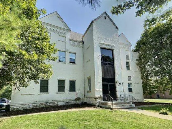 409 S Maple St APT 215, Kouts, IN 46347