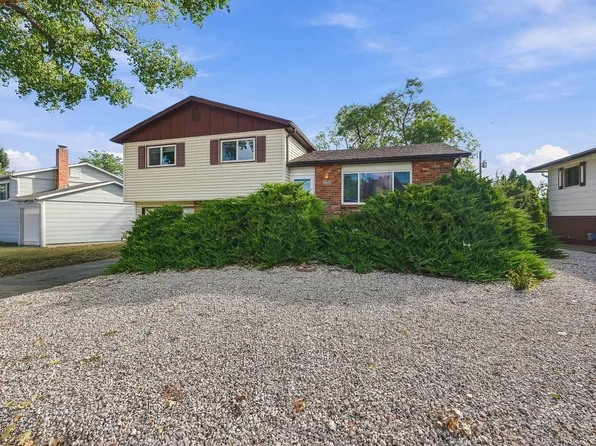 2404 N Van Buren Ave, Loveland, CO 80538