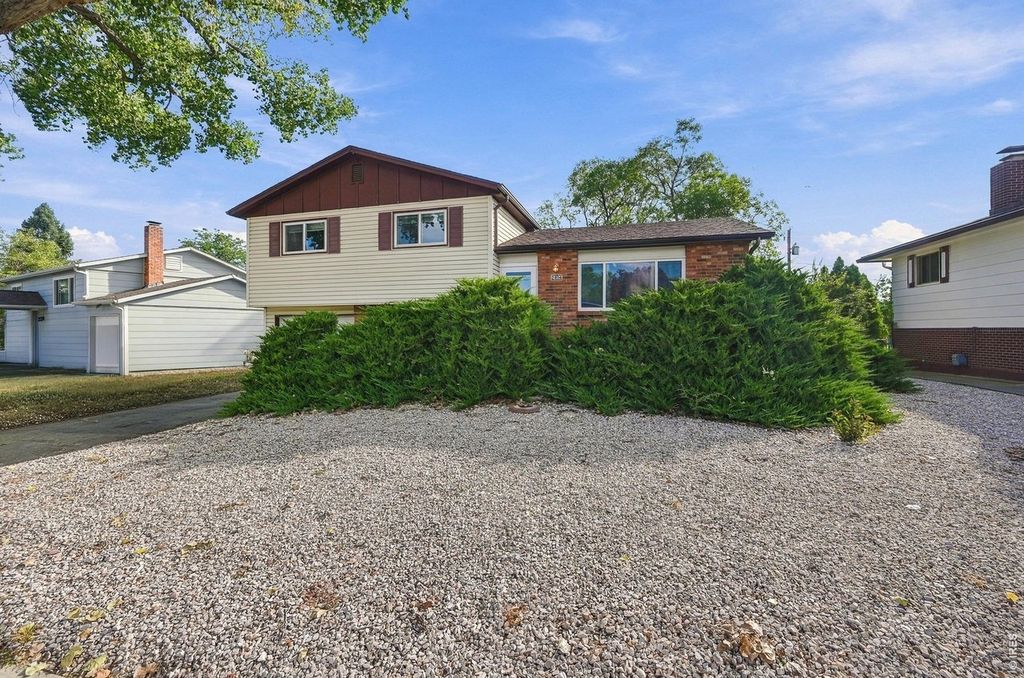 2404 N Van Buren Ave