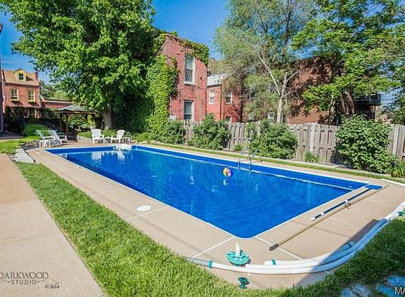 4th image of 1010 Geyer Ave