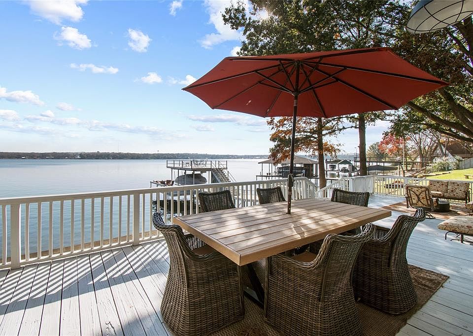 1st image of 108 Pin Oak Dr