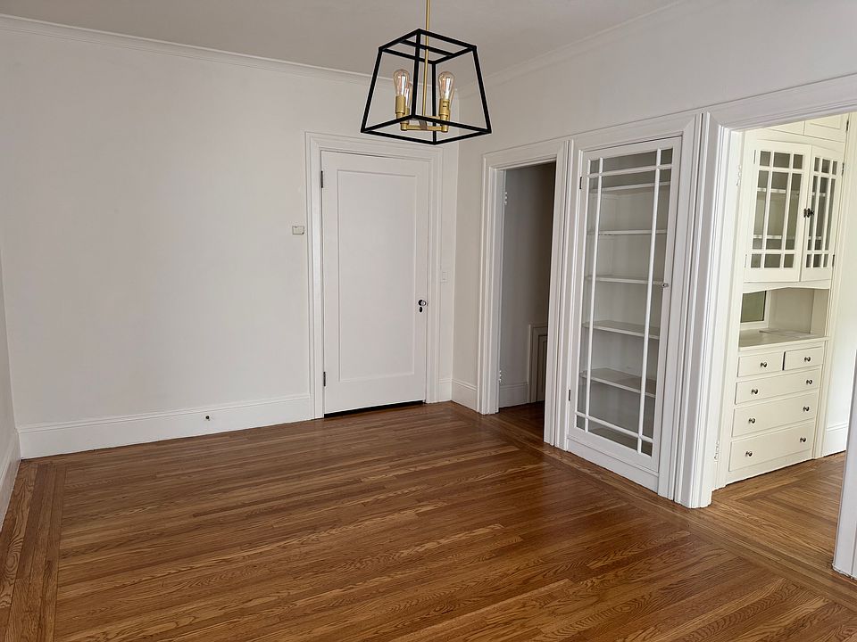 2nd image of 2220 Lakeshore Ave APT 6