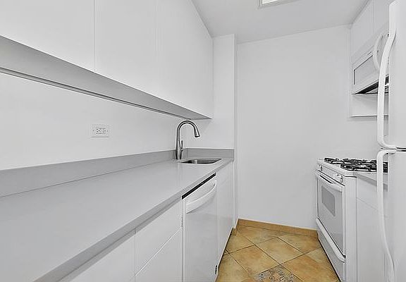 5th image of 275 W 96th St APT 11J