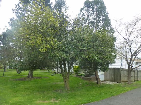 4th image of 155 Upland Ave