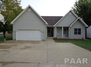 1336 E Locust St, Canton, IL 61520