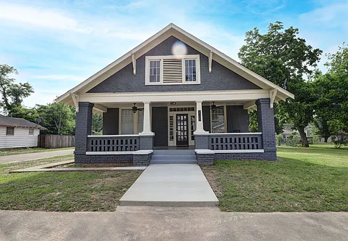 2101 Pecan St Photo 1