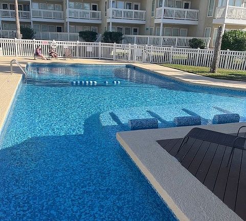 3rd image of 200 Padre Blvd
