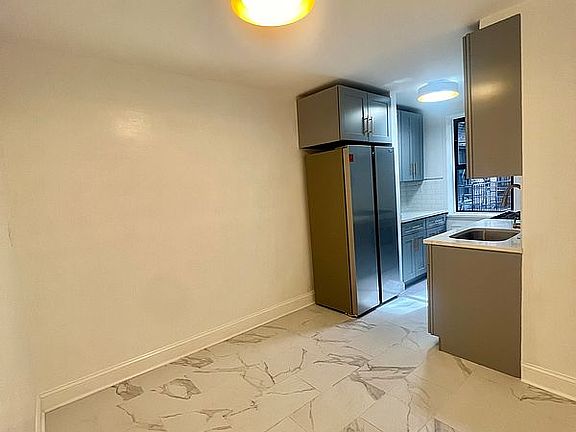 3rd image of 2420 Morris Ave APT 1A
