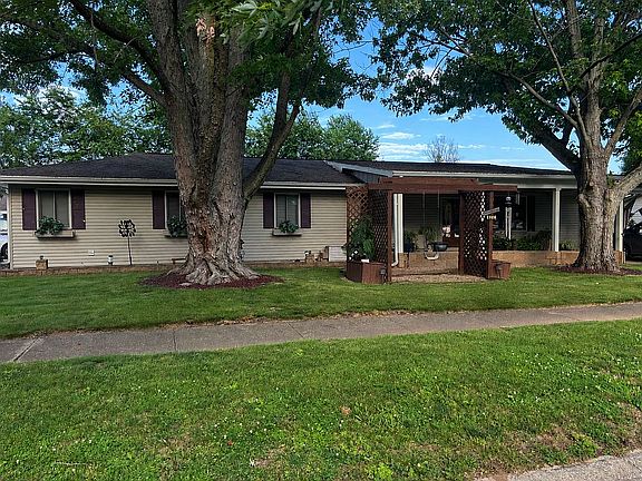 3rd image of 677 Eastgate Dr