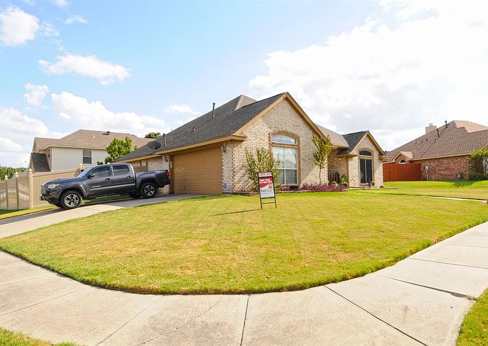 1st image of 901 Friar Dr