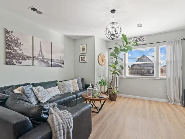 81 Humphrey Avenue image 14 of 37