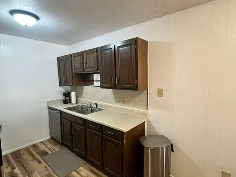937 Minter Ln — Photo 4