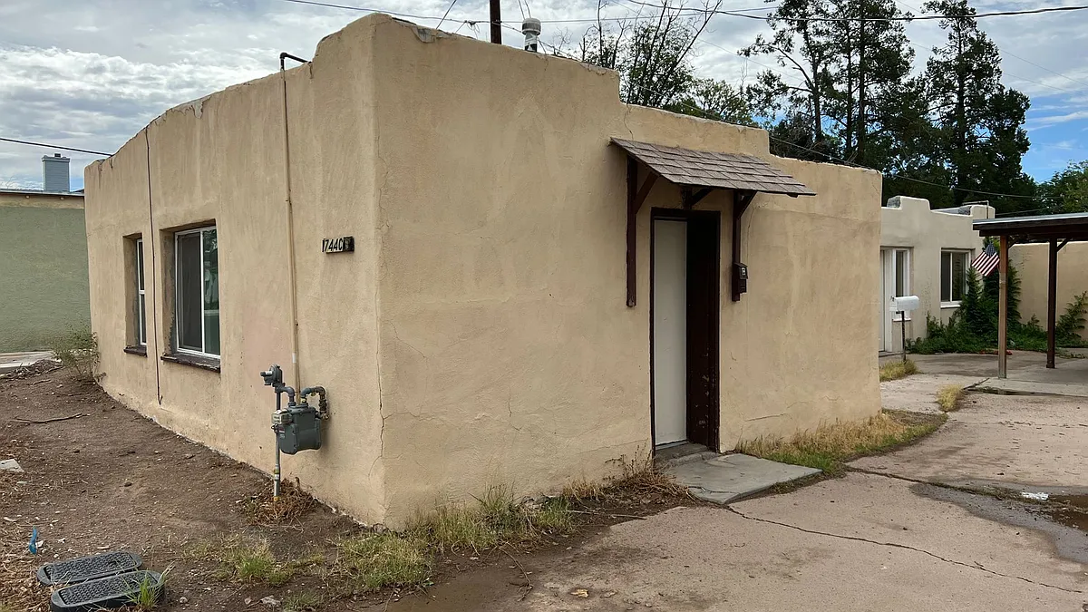 Building Photo - 744 N Miranda St
