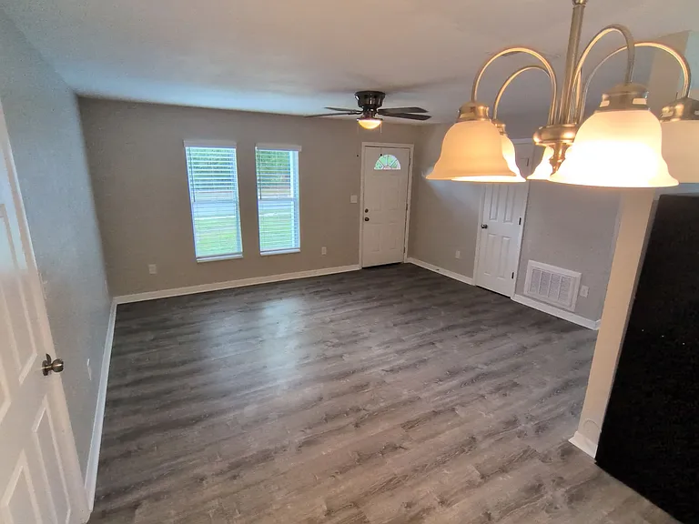1742 SE 15th Ave — Photo 3