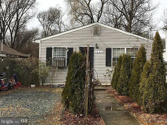 4th image of 1304 Doewood Ln