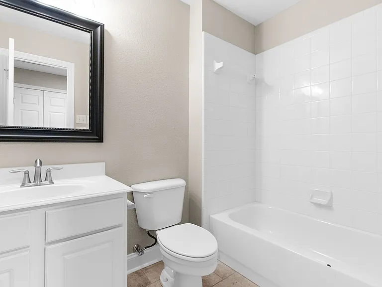 202 Stone Hollow Ct — Photo 33