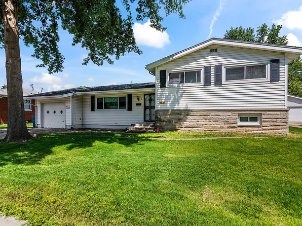 8 Bel Aire Dr, Springfield, IL 62703