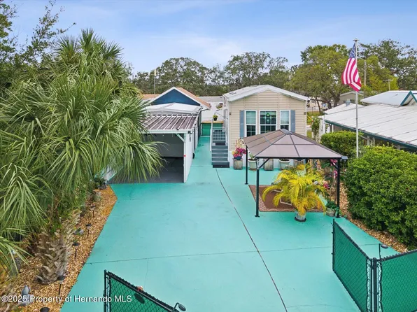 9379 Grizzly Bear Ln, Weeki Wachee, FL 34613