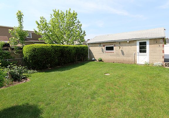 3rd image of 35 Winnie Ct