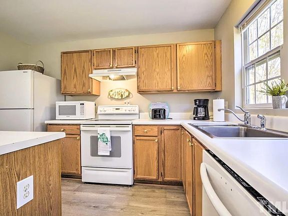 5th image of 4801 Loganshire Ln