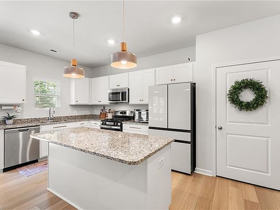 5th image of 4261 Honeysuckle Vine Dr
