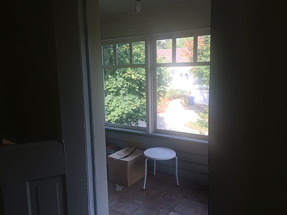 5th image of 2542 Buchanan St NE #2