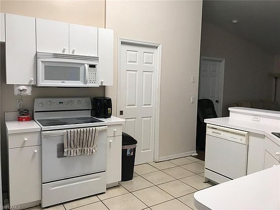 5th image of 2536 39th Ave NE