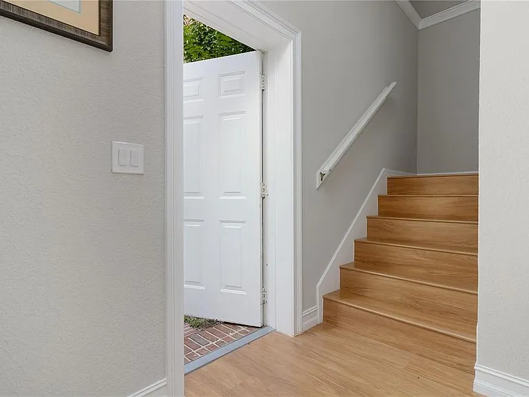 216 Eastpark Dr — Photo 48