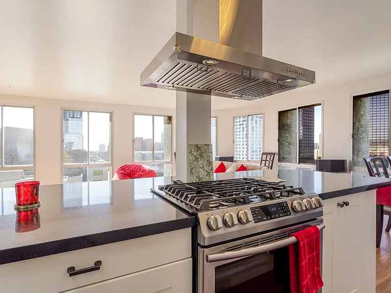 800 W 1st St #1105 — Photo 22