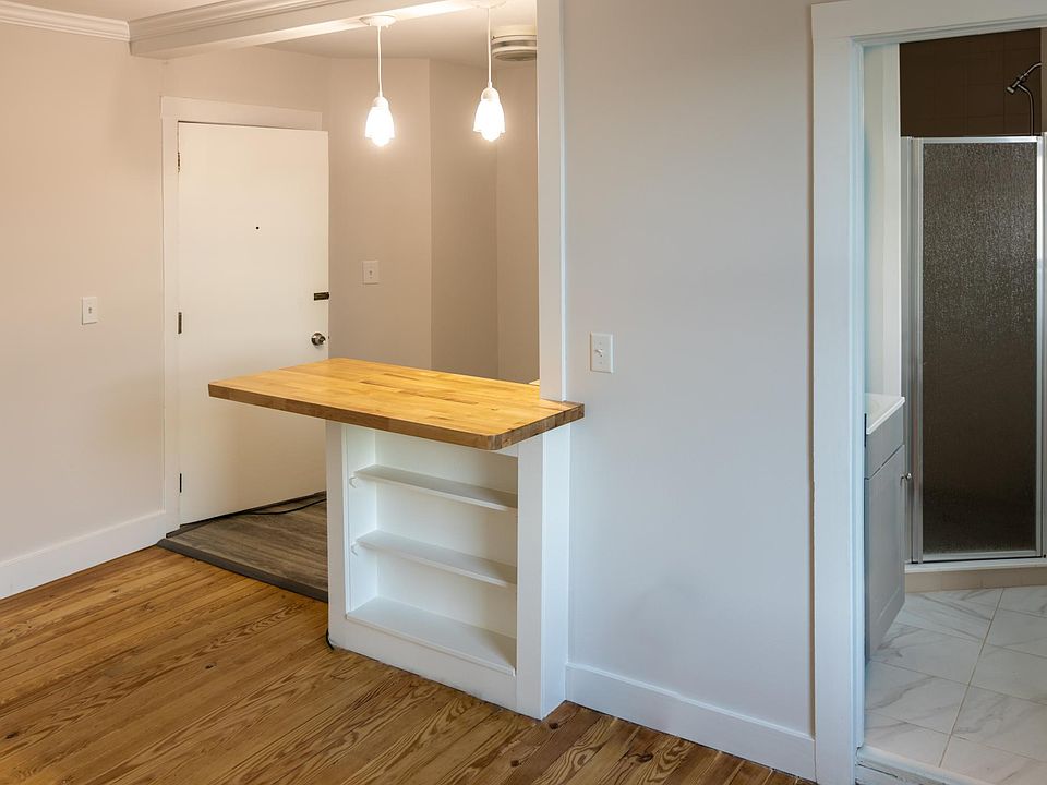 1st image of 140 Bay Ave APT 4