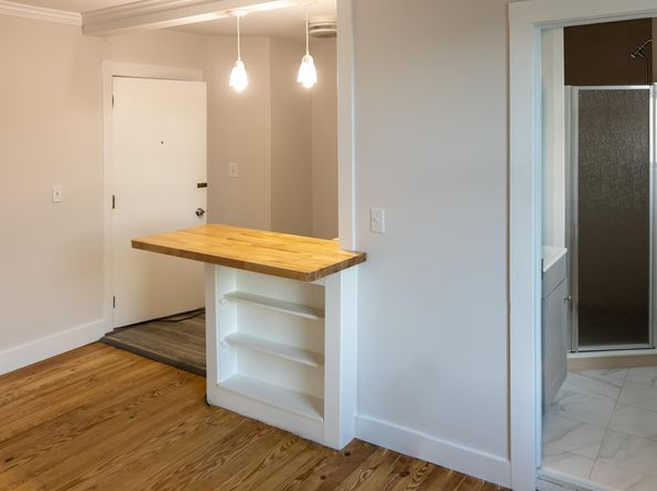 140 Bay Ave APT 4