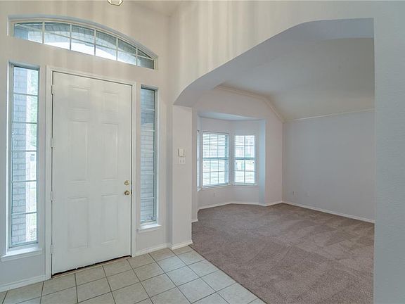 4th image of 412 Willow Bend Dr