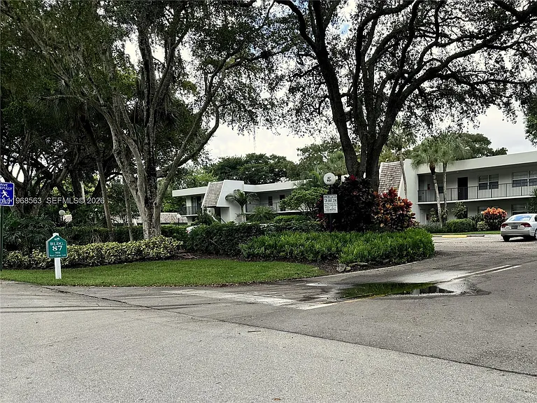 901 W Cypress Ln #201 — Photo 26