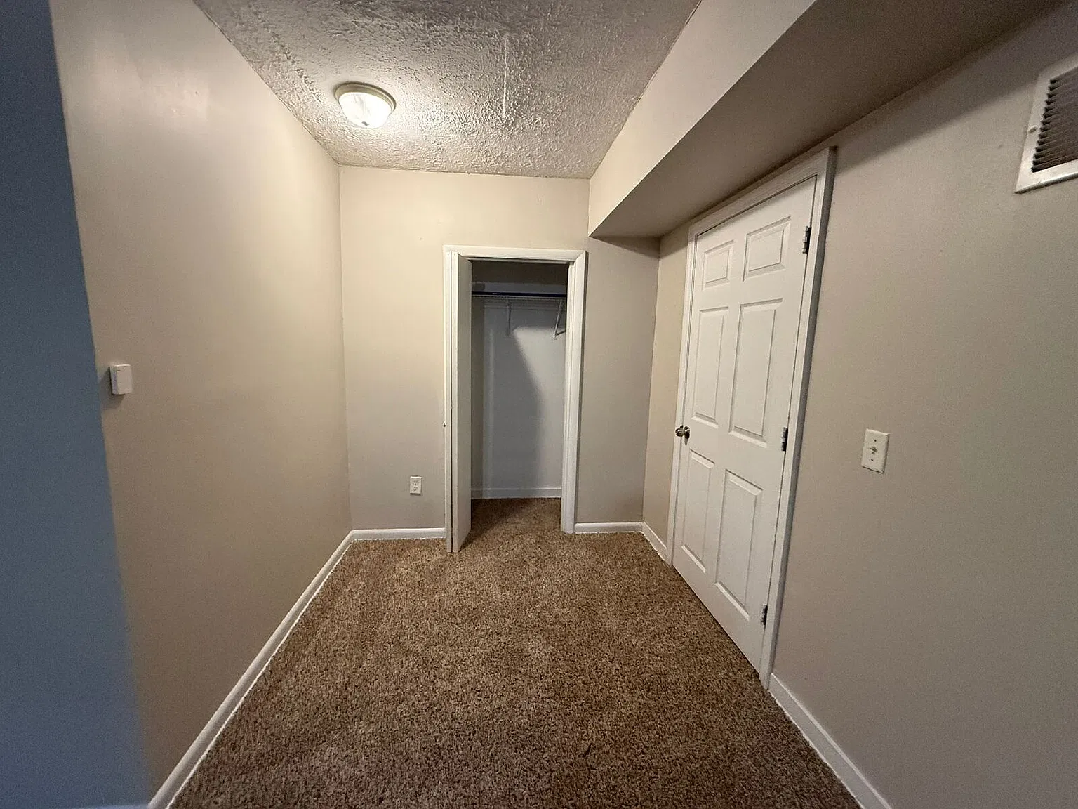 3 bed, 2.0 bath, 1229 sqft, $1,350 — Photo 4