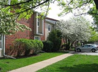 1376 E Wyndham Cir APT 104, Palatine, IL 60074