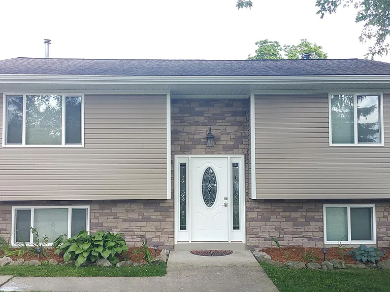 9028 Garfield Dr — Photo 1